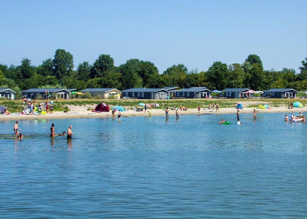 Bj Chalets - Robbengat 85 - Gezellige Chalet Op Vakantiepark Lauwersoog! Vroege Incheck! Met Airco! Bagian luar foto